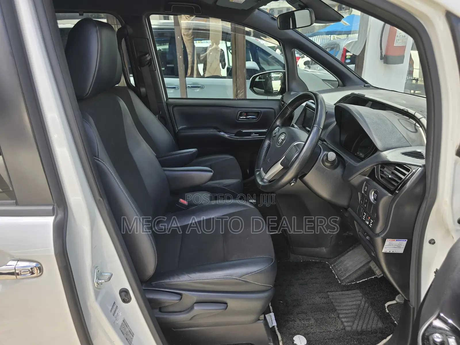 Toyota Noah 2018 White