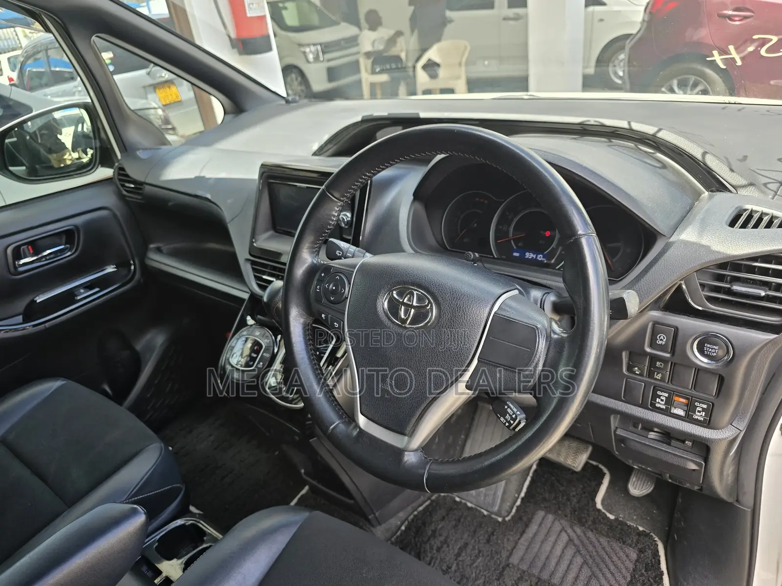 Toyota Noah 2018 White