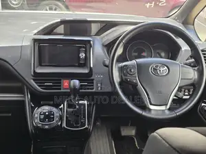Toyota Noah 2018 White