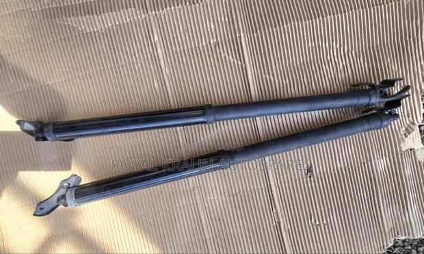 Toyota Harrier Electric / Automatic Boot Shocks