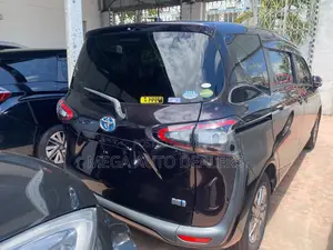 Toyota Sienta 2018
