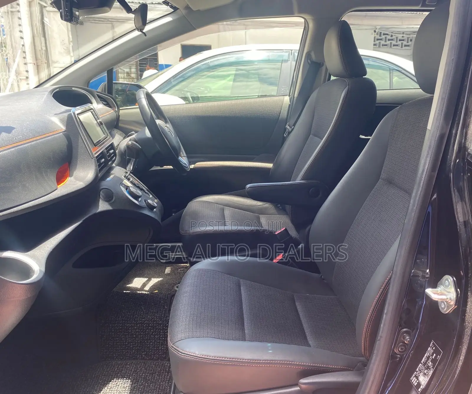 Toyota Sienta 2018