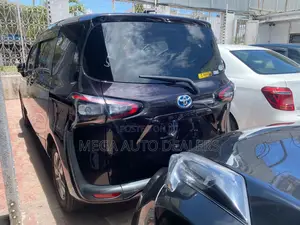 Toyota Sienta 2018