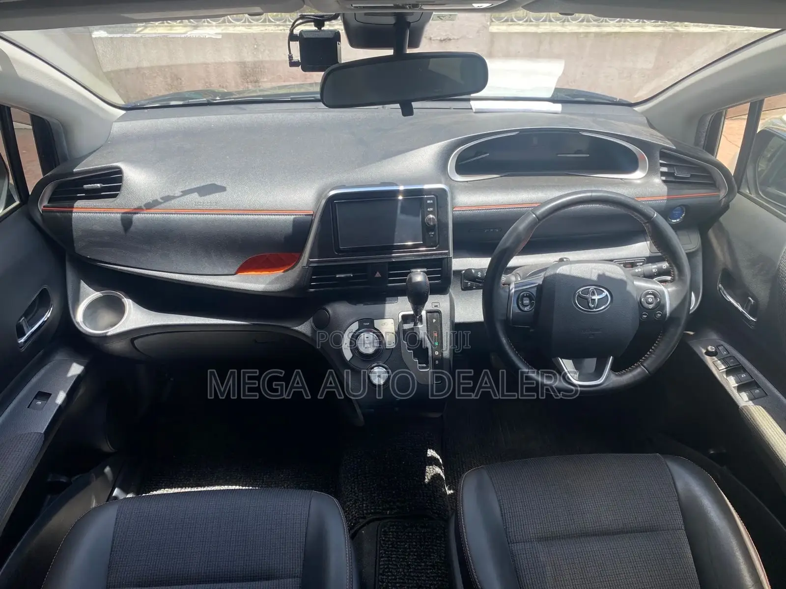 Toyota Sienta 2018