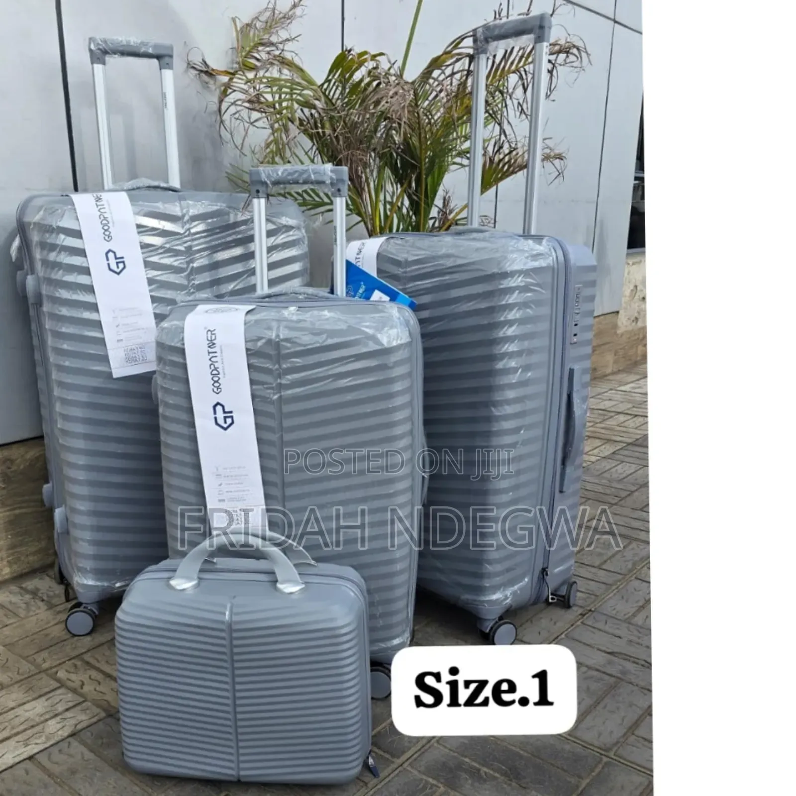*4 in 1 Luxurious Unbreakable Suitcase Size 1