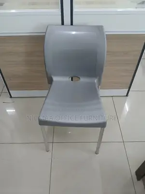 Durable Budget-Friendly Minimalist Plastic Chair