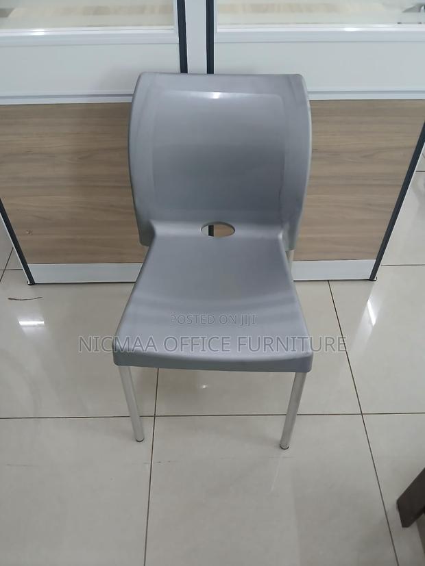 Durable Budget-Friendly Minimalist Plastic Chair