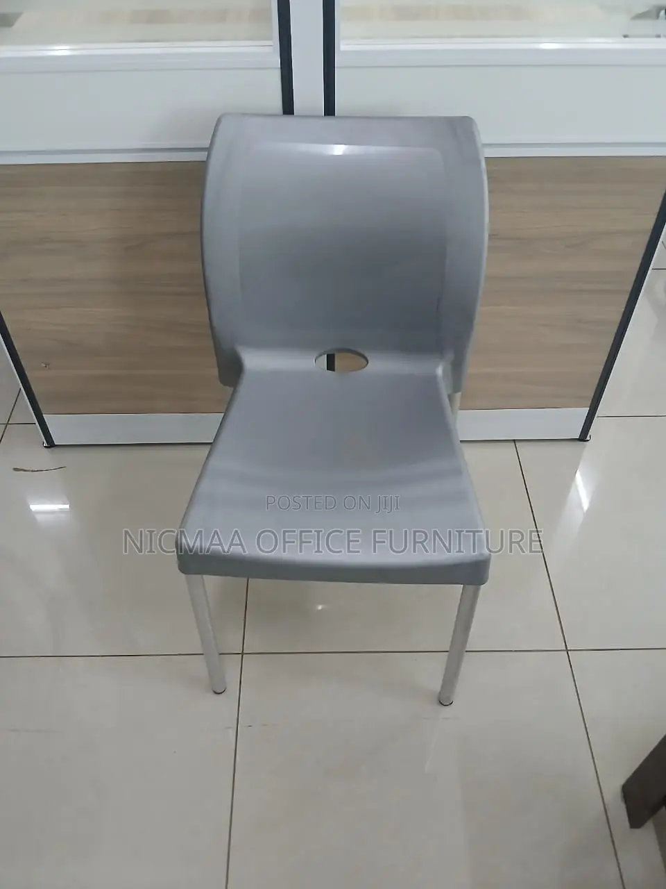 Durable Budget-Friendly Minimalist Plastic Chair