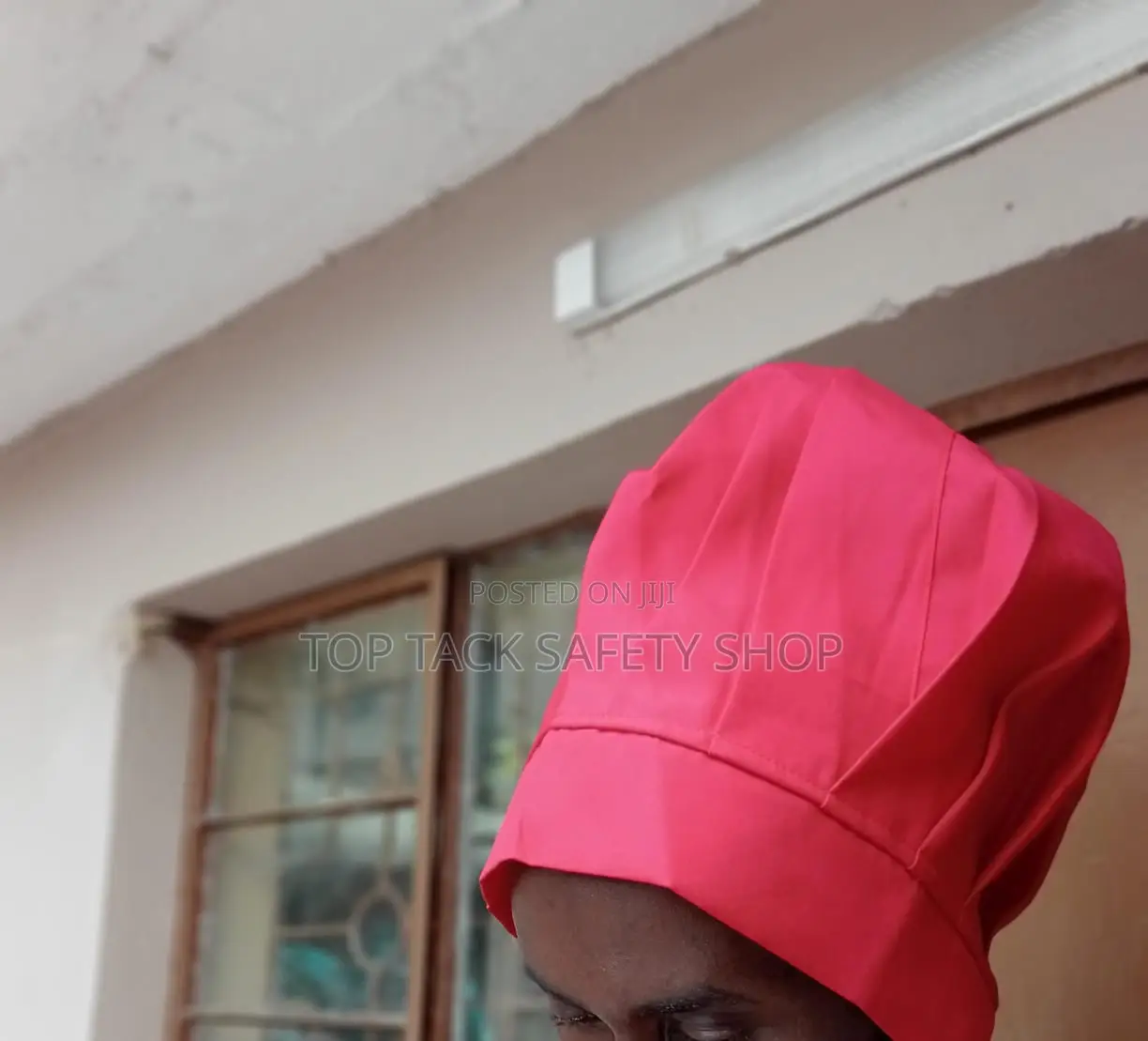 Chef's Hat Reddish