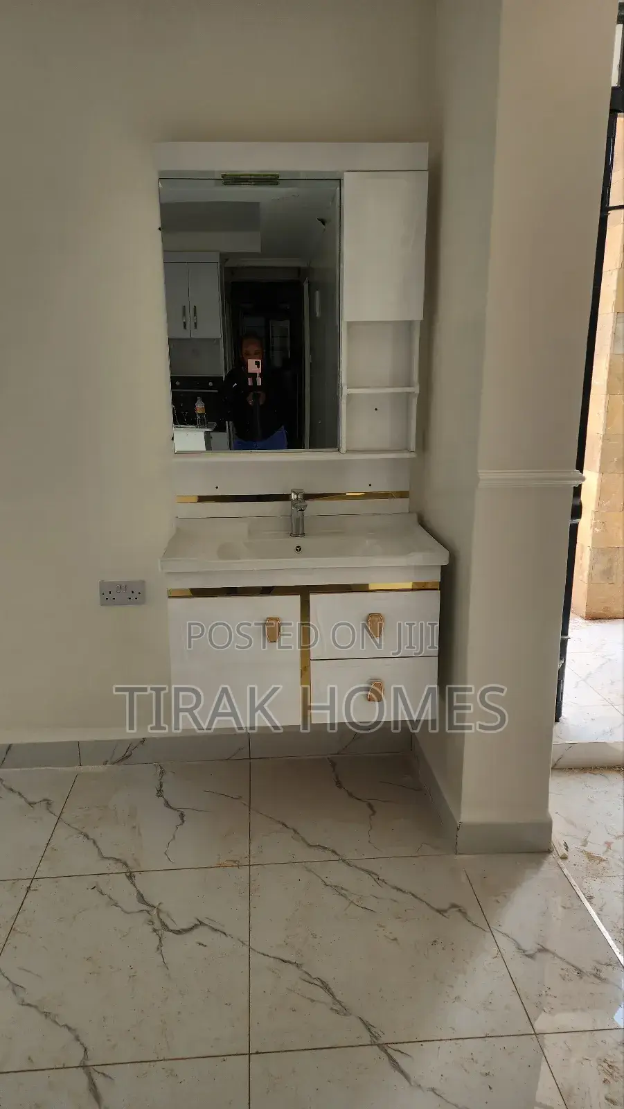 6bdrm Maisonette in Lenana 14Th Groove, Kenyatta Road / Theta for sale