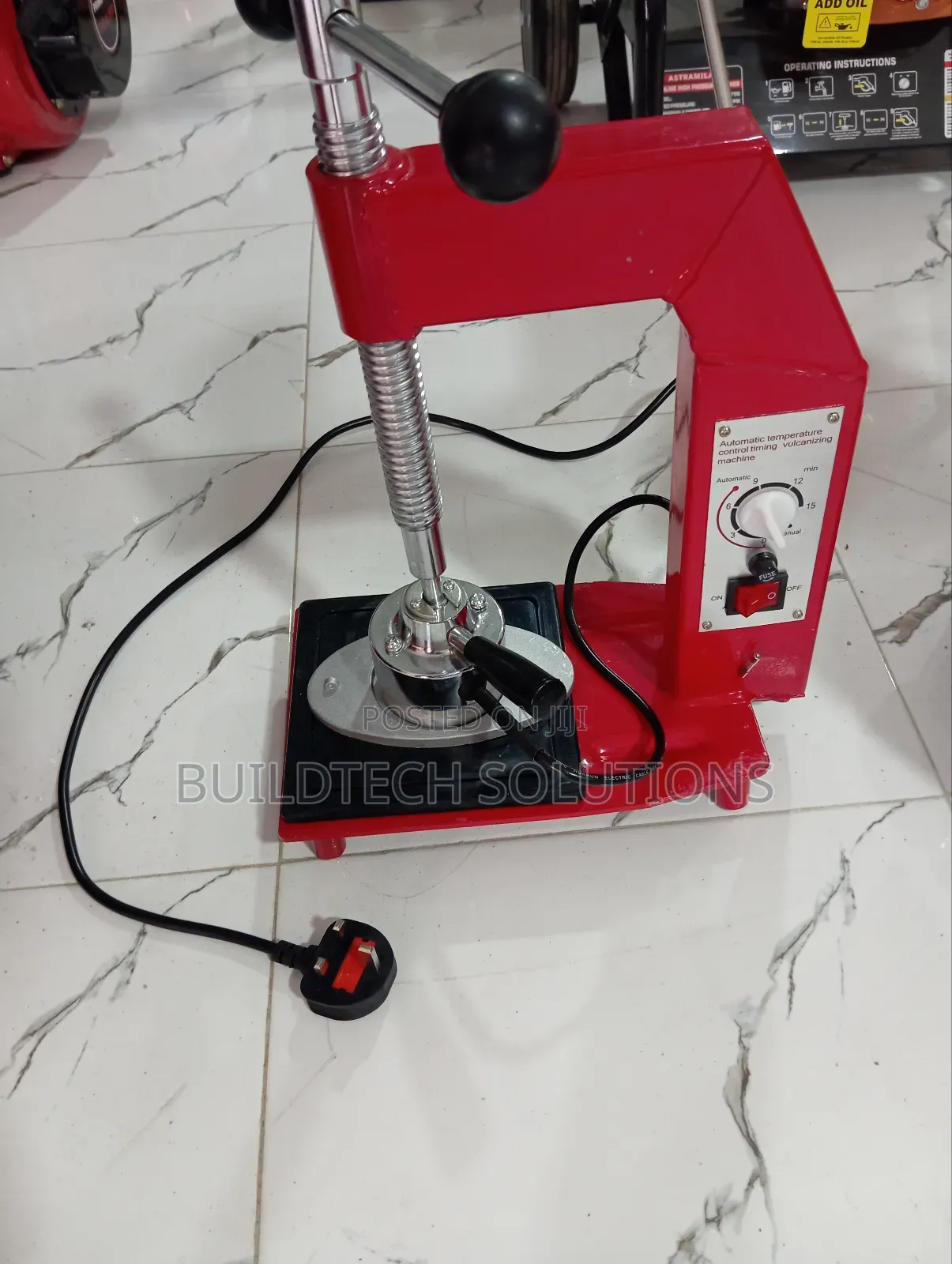 Small Tyre Vulcanizing Machine