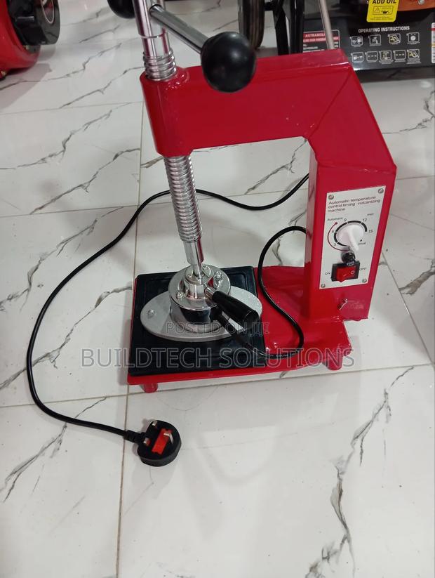 Small Tyre Vulcanizing Machine - main view