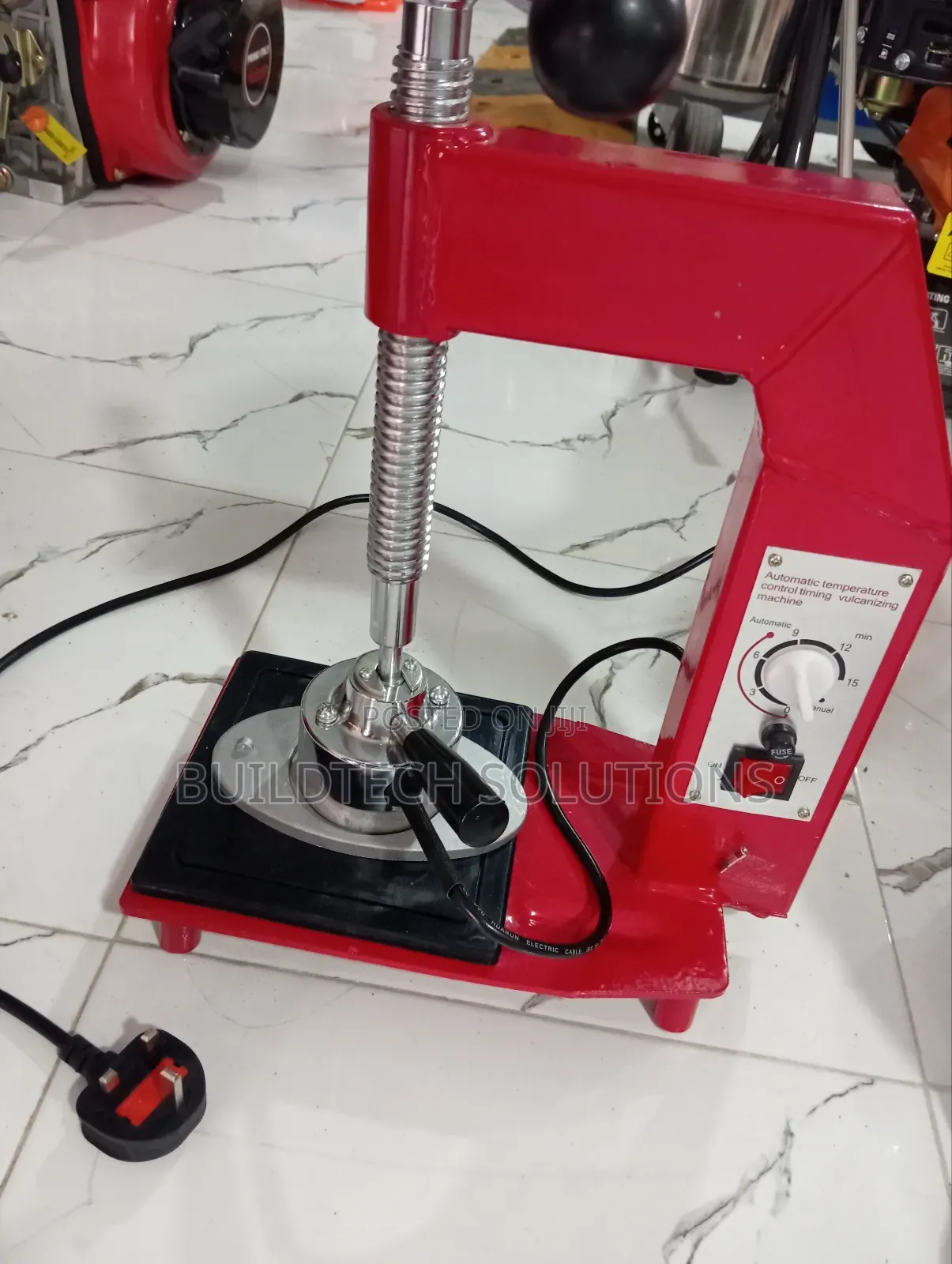Small Tyre Vulcanizing Machine