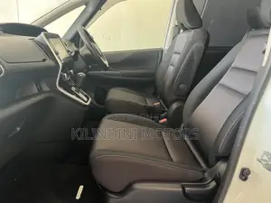 Nissan Serena 2018 White