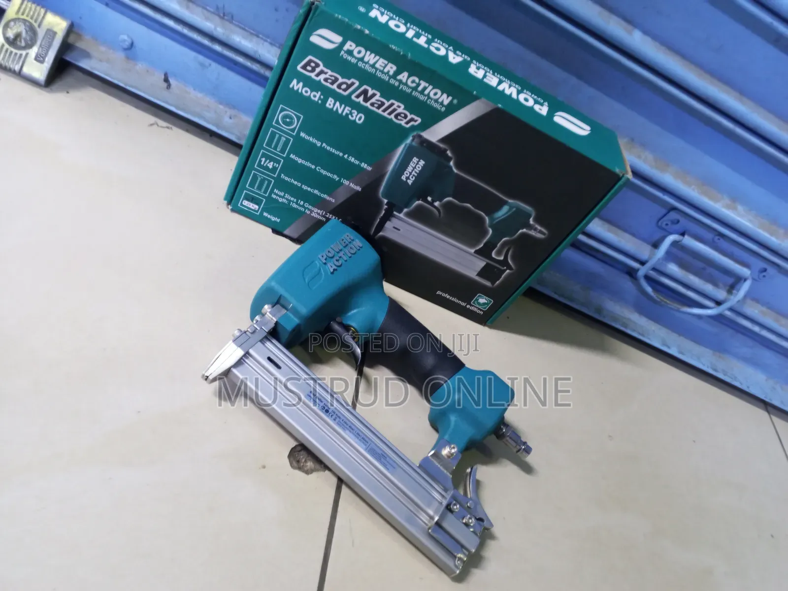 Air Brad Nailer/Compressor Powered