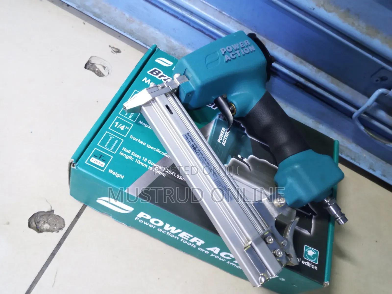 Air Brad Nailer/Compressor Powered