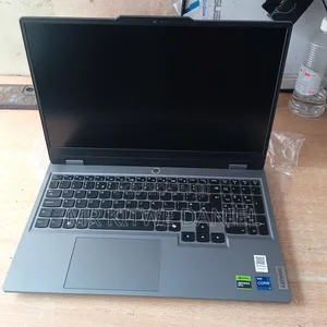 New Laptop Lenovo LOQ 15IRH8 24GB Intel Core i7 SSD 512GB