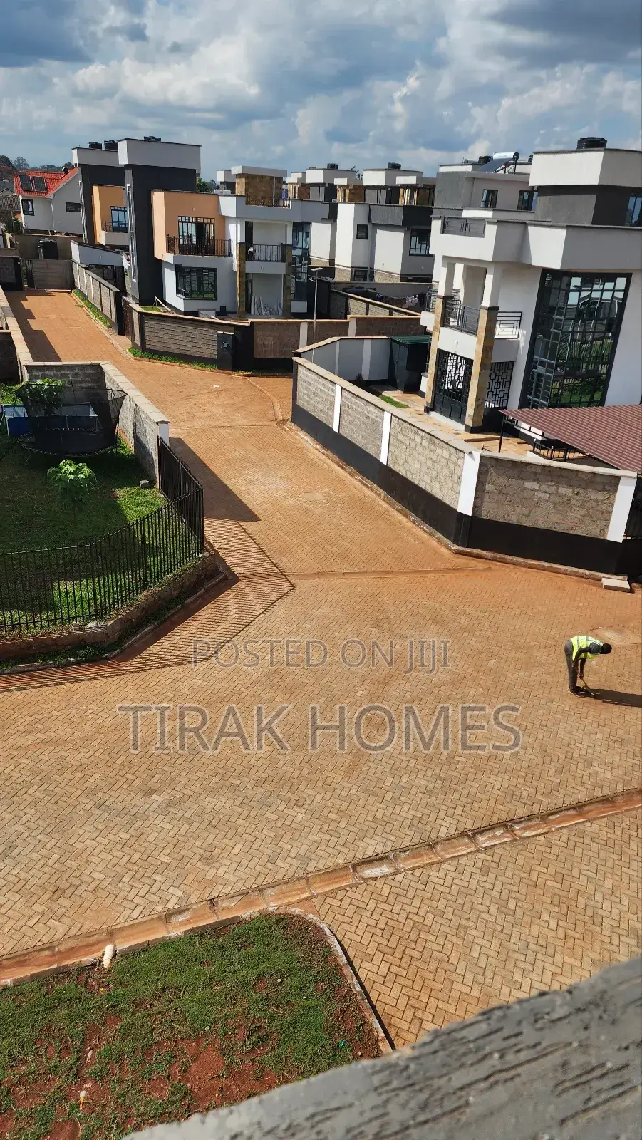 4bdrm Mansion in Windsor Annex1, Kenyatta Road / Theta for rent