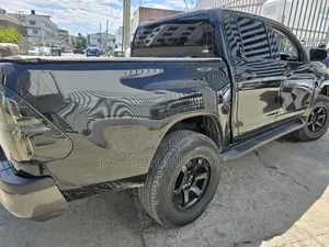 Toyota Hilux 2018 Black