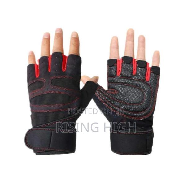Adjustable Gym Gloves – Medium - main view