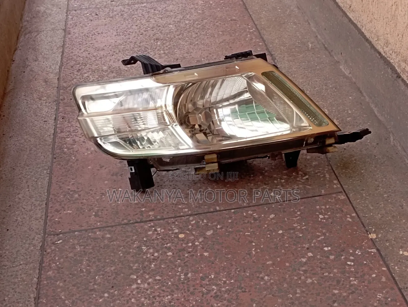 Nissan Serena C25 Model 2005/2006 Non Xenon Headlamp, Clean Ex Japan