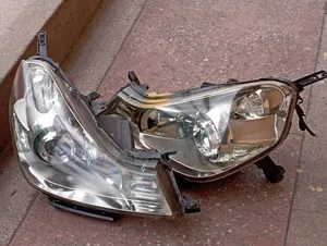 Nissan Wingroad Y12 Xenon Headlamps, Clean Ex Japan Motor Parts