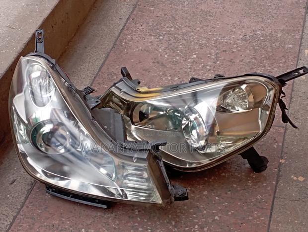 Nissan Wingroad Y12 Xenon Headlamps, Clean Ex Japan Motor Parts