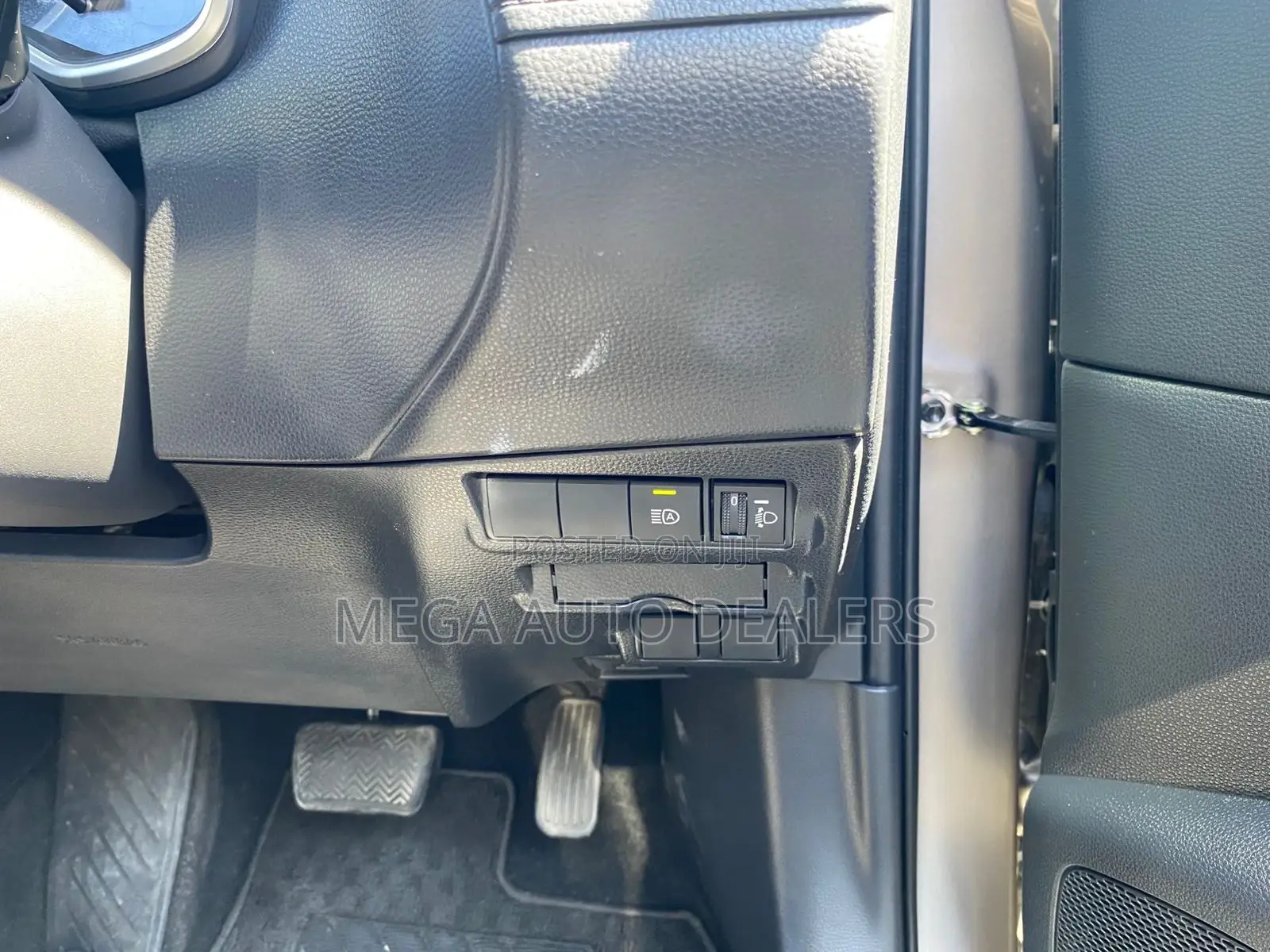 Toyota Corolla Cross 2022 Brown