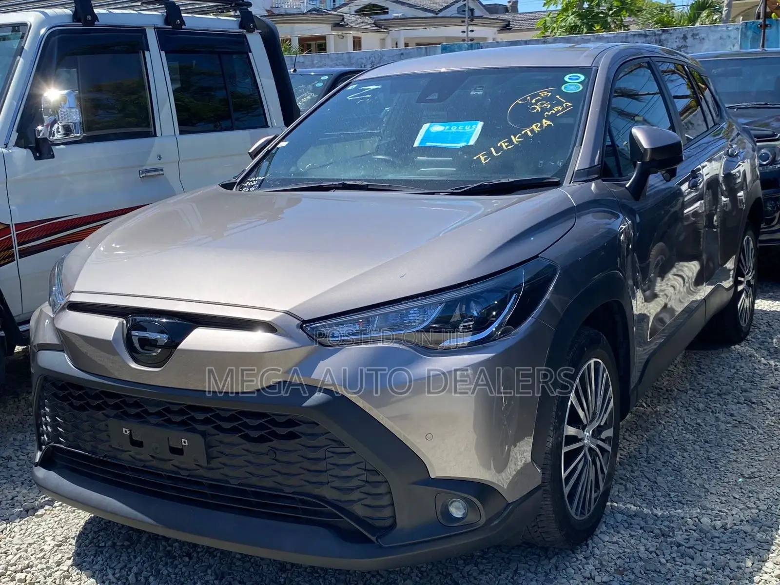 Toyota Corolla Cross 2022 Brown