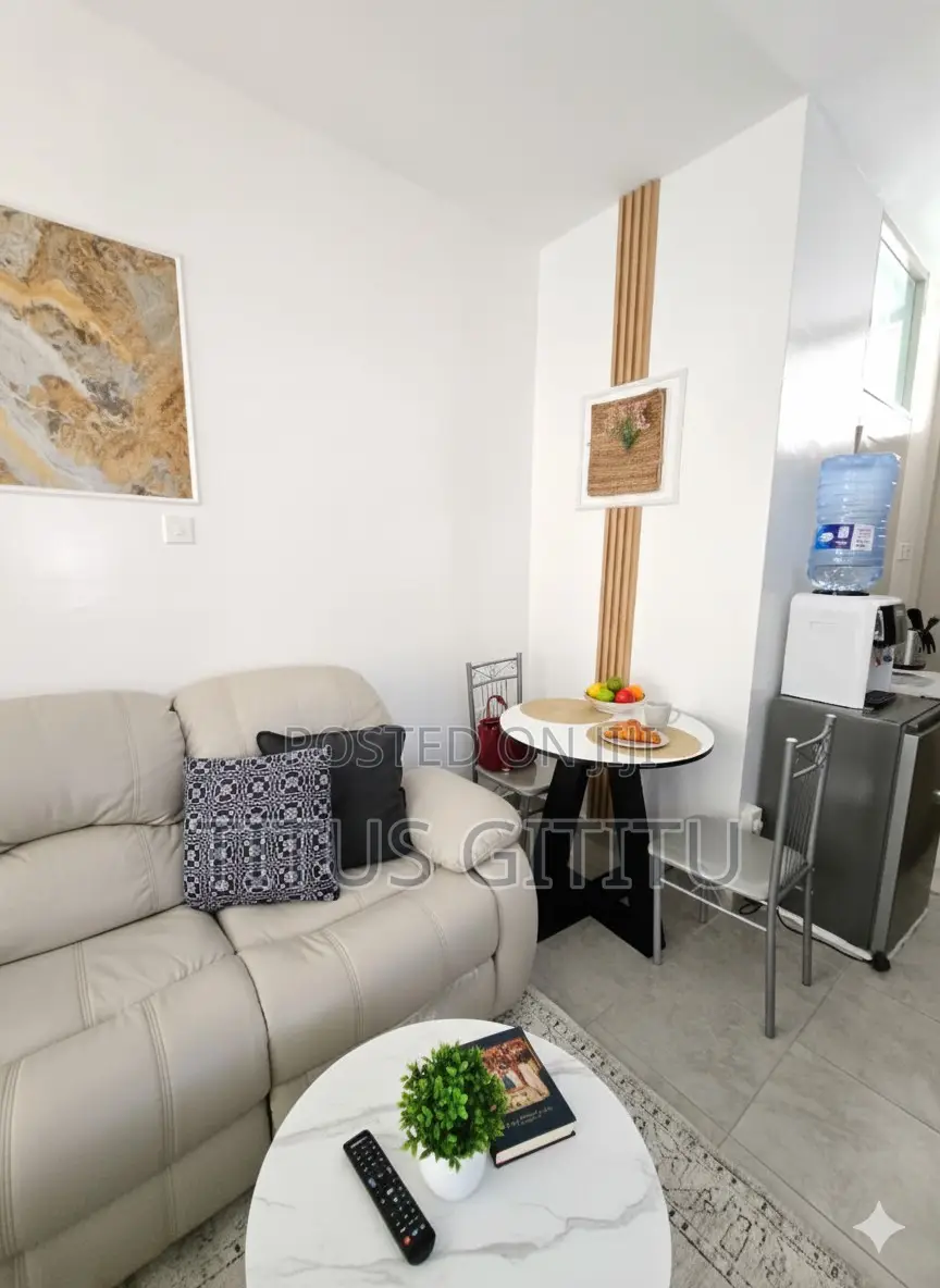 Luxurious 1 Bedroom Airbnb in Roysambu | Furnished | Netflix Parking
