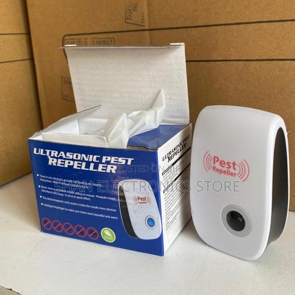 Ultrasonic Pest Repeller Electronic Plug in for Mouse, Mosquito, Roach