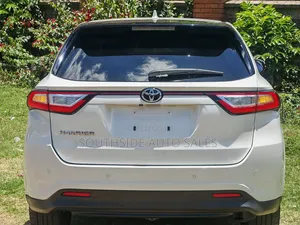 Toyota Harrier 2.0 2018 White
