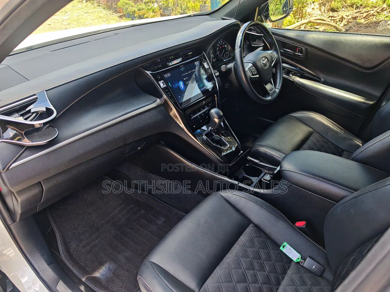 Toyota Harrier 2.0 2018 White