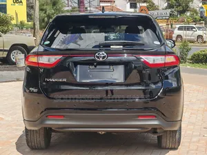 Toyota Harrier 2.0 2018 Black