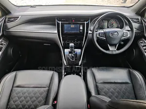 Toyota Harrier 2.0 2018 Black