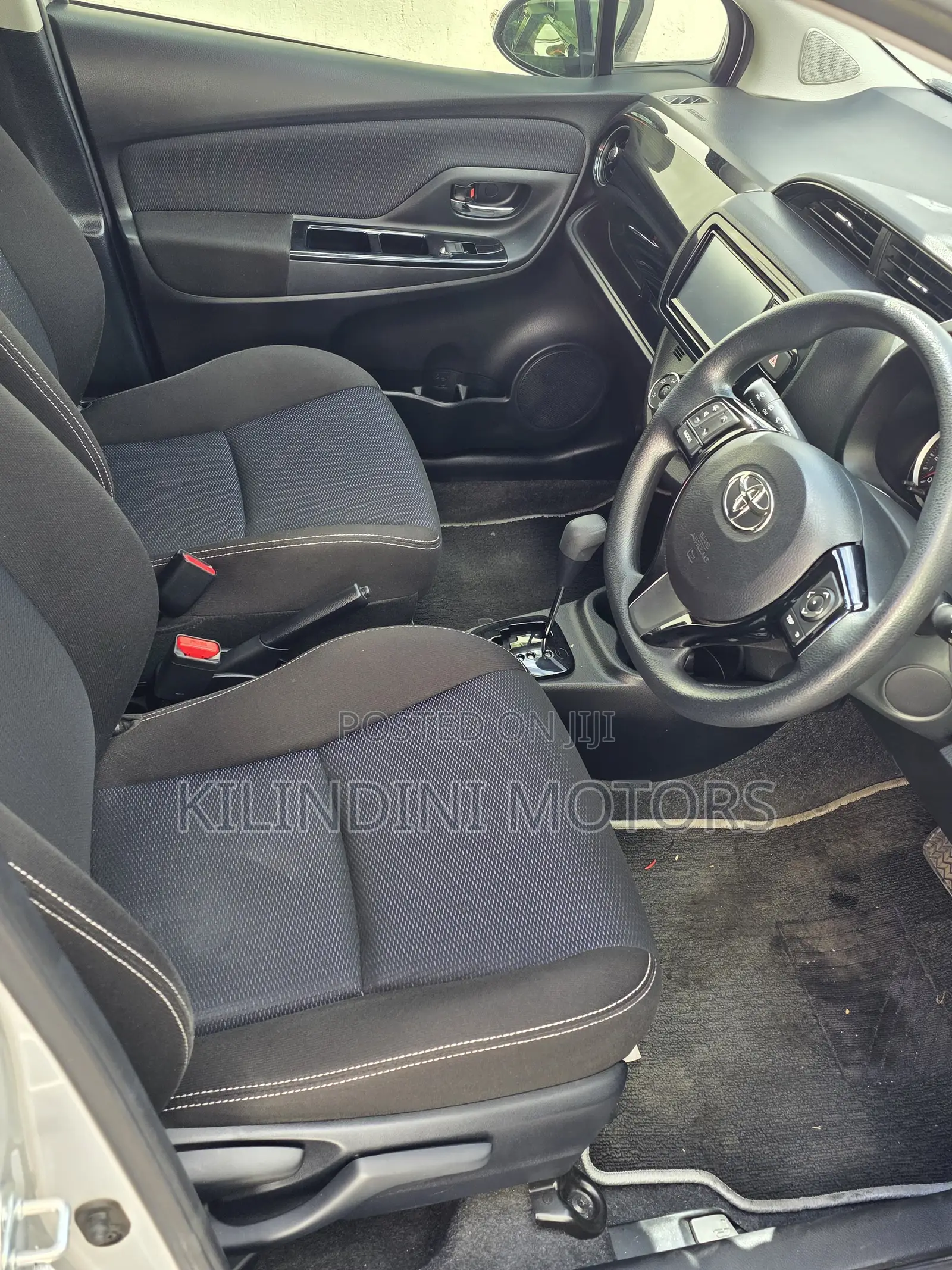 Toyota Vitz 2019 Silver