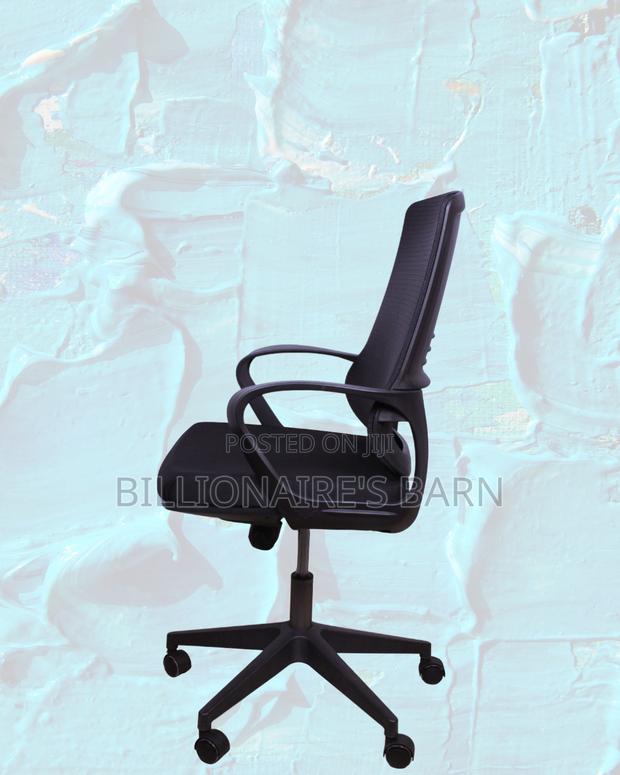 Quiet-roll Black Ergonomic Mesh Office Chair - thumbnail 2
