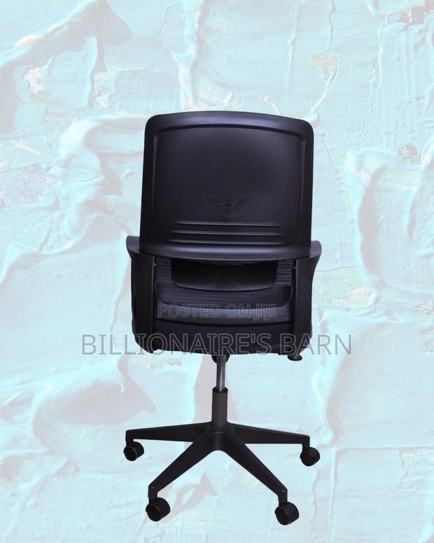 Quiet-roll Black Ergonomic Mesh Office Chair - thumbnail 4