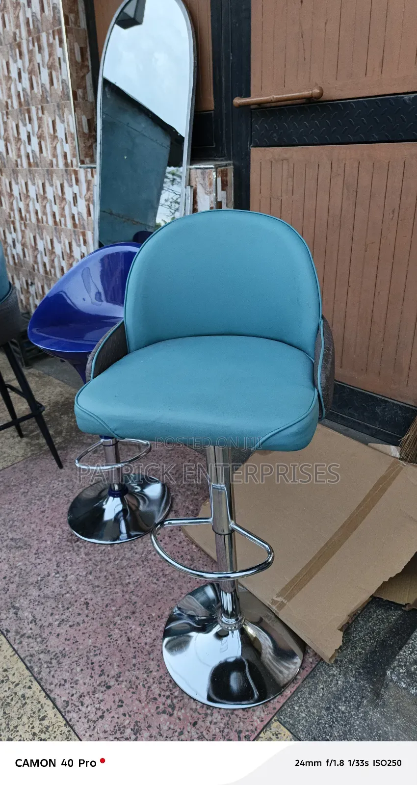 Modern Adjusadjustable Kitchen/ Bar/ Counter Chair