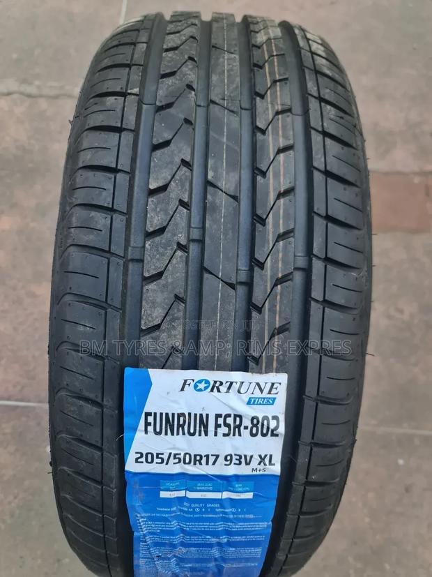 215 /50 R17 Fortune Tyres - main view