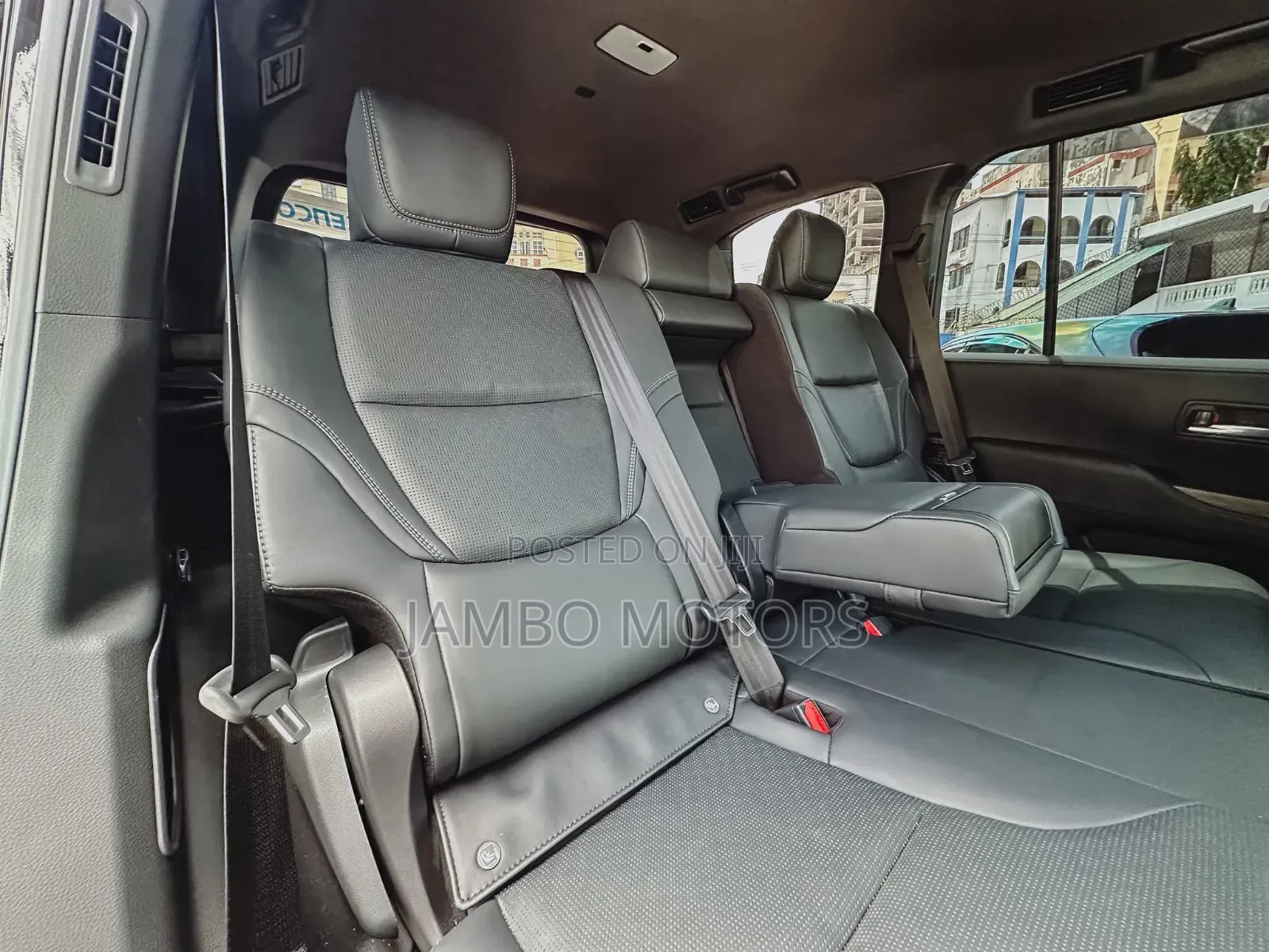 Toyota Land Cruiser LC300 2024 Black