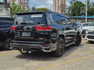 Toyota Land Cruiser LC300 2024 Black