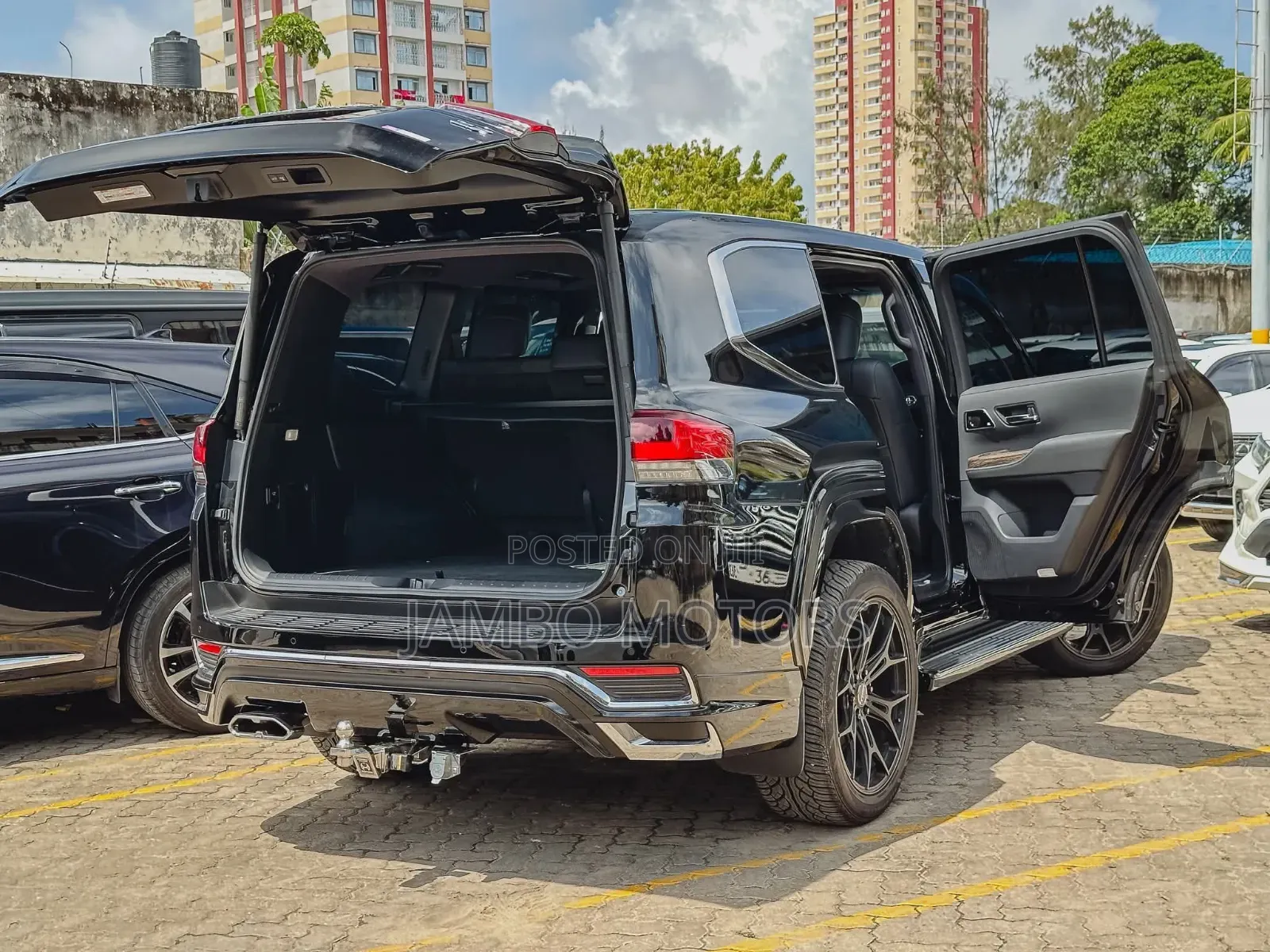 Toyota Land Cruiser LC300 2024 Black