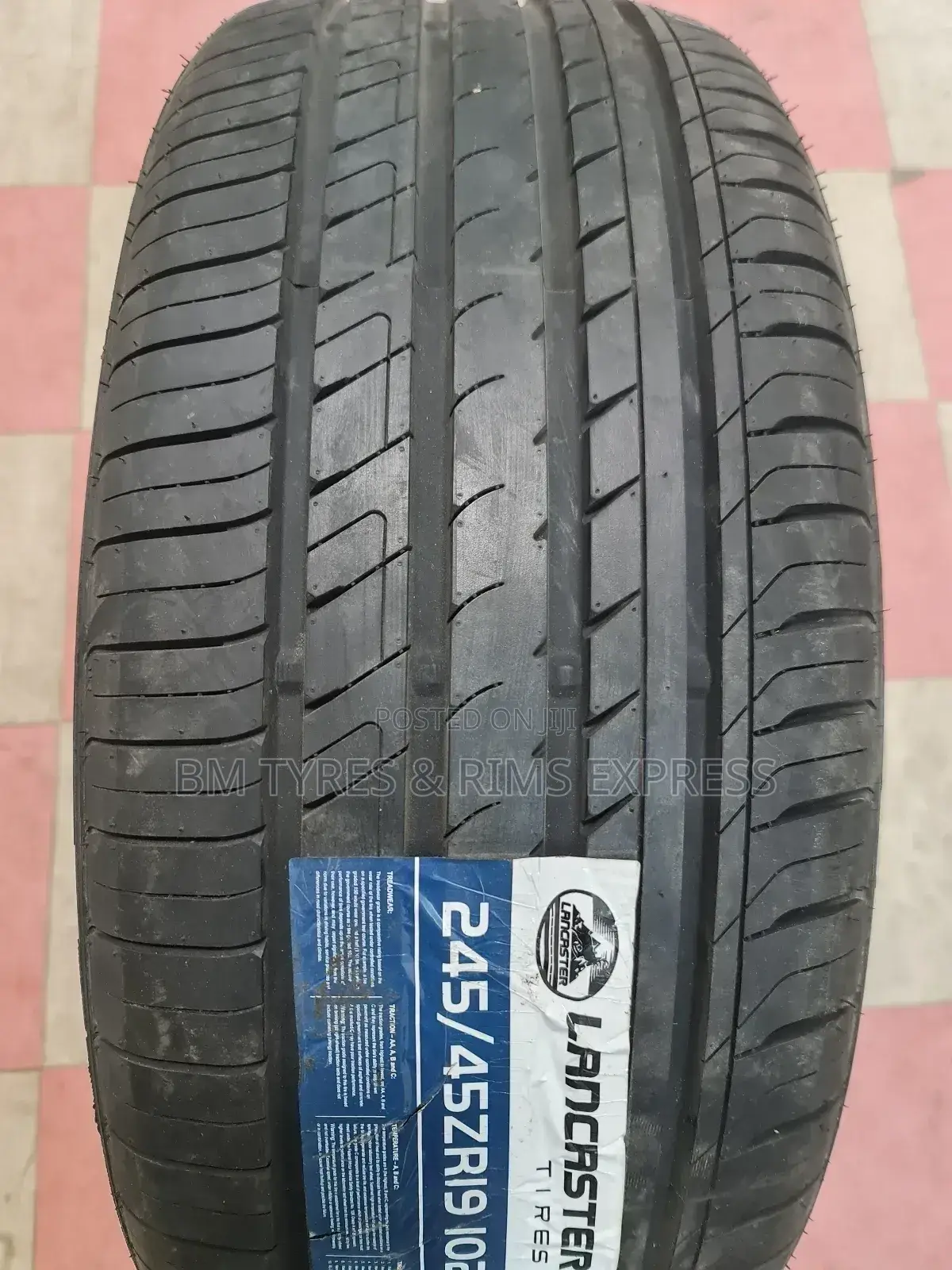 245 /45 R19 Lancaster
