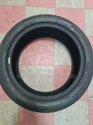 245 /45 R19 Lancaster