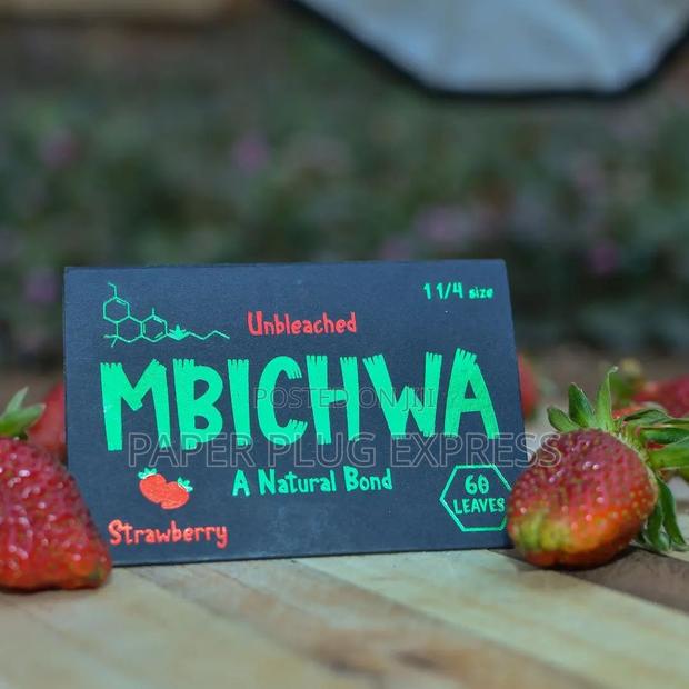 Mbichwa Strawberry Flavor Rolling Paper 1 1/4 Size -Box (24 Booklets)