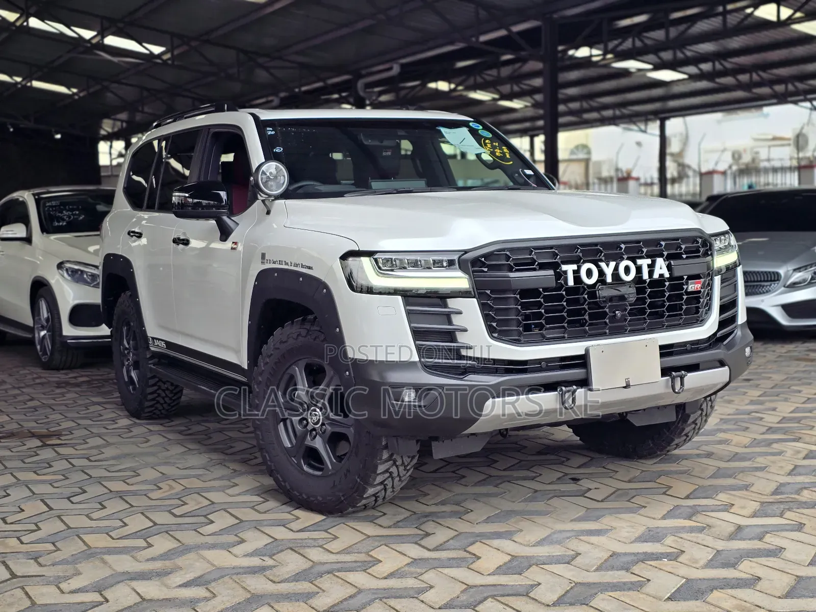 New Toyota Land Cruiser LC300 2023 White
