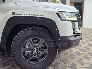New Toyota Land Cruiser LC300 2023 White
