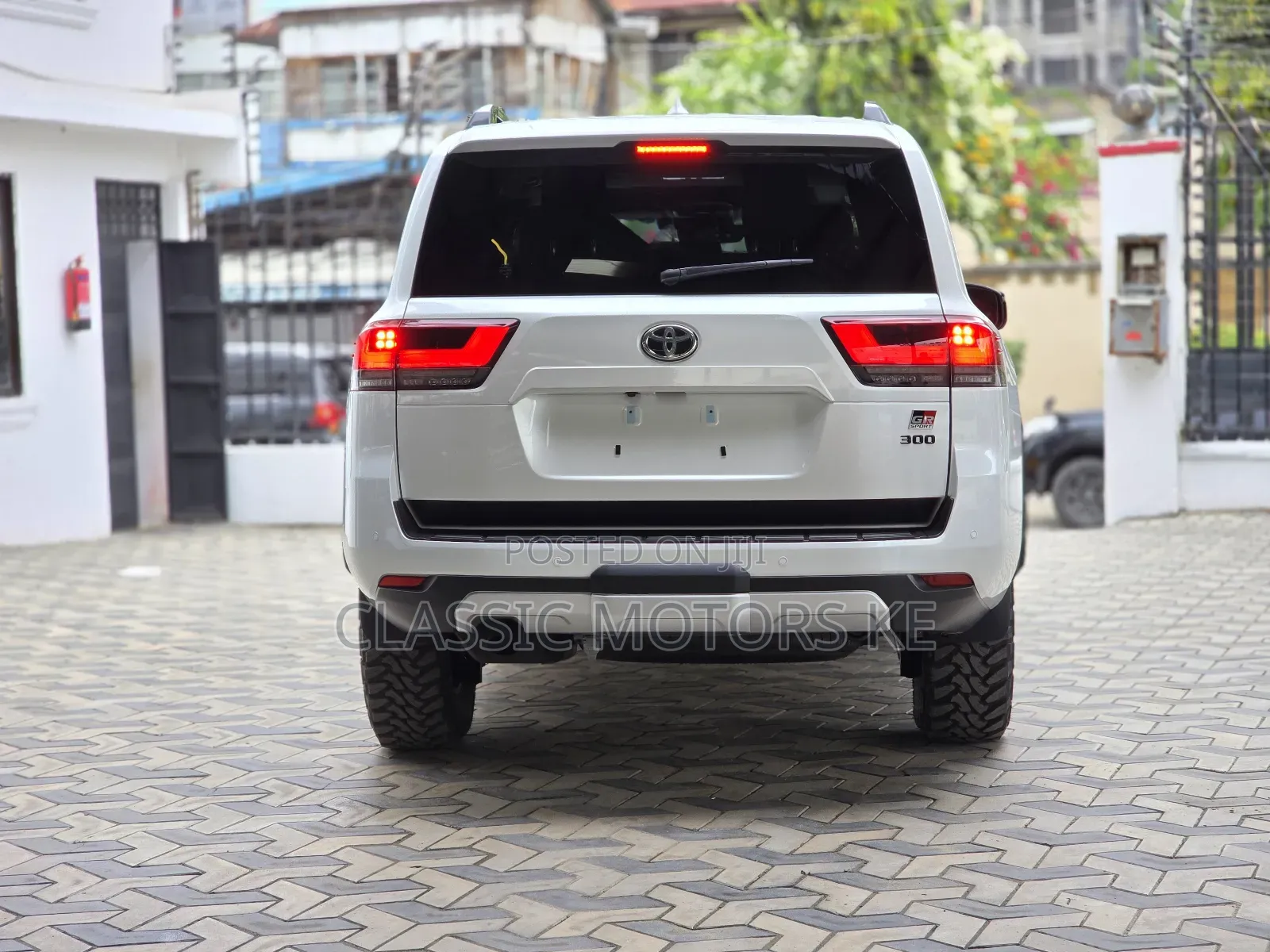 New Toyota Land Cruiser LC300 2023 White
