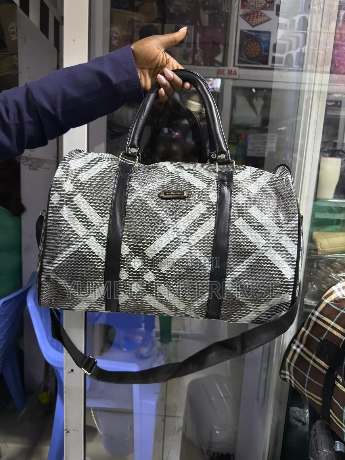 Multi Colored Medium Size Leather Duffle Bags at 1200